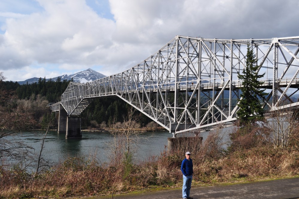 Arno at the Bridge of the Gods