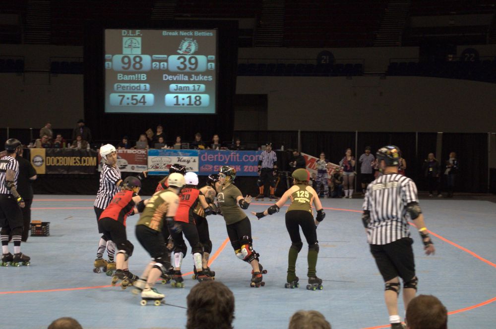 Enurgizer Bunny skating for DLR moves in for a block.