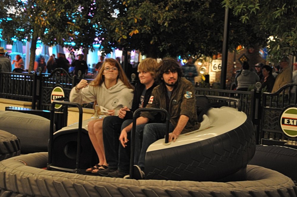 The kids shared a tire.