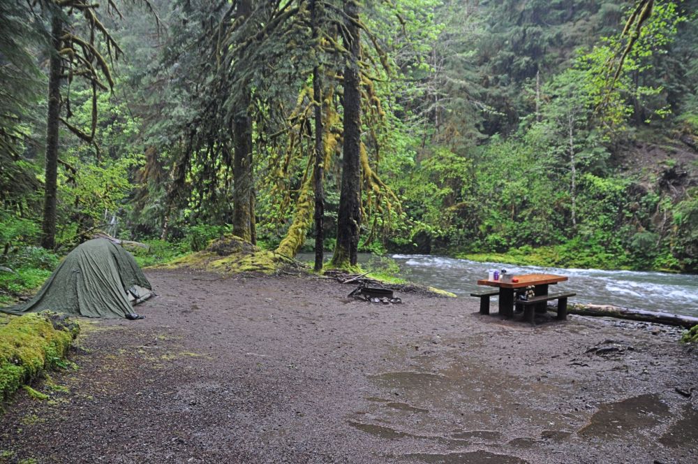 Wet, wet, wet. Luckily, with the rain shell plus the additional green tarp, we managed to keep the inside of the tent dry for two days.