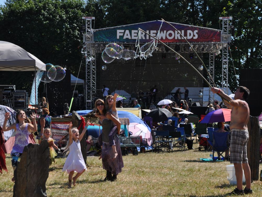 People spend hours at Faerieworlds just entertaining others.