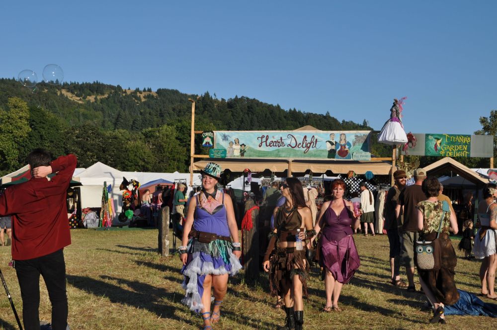 Bubbles, beaming smiles, and beauty spreads across the faery fields of Oregon.