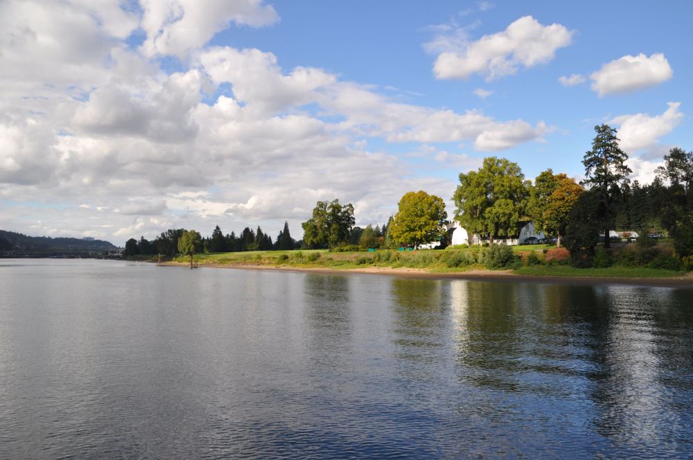 In no time, we were south of the city in some rural-looking areas. This is Waverly Golf Course and the club house.