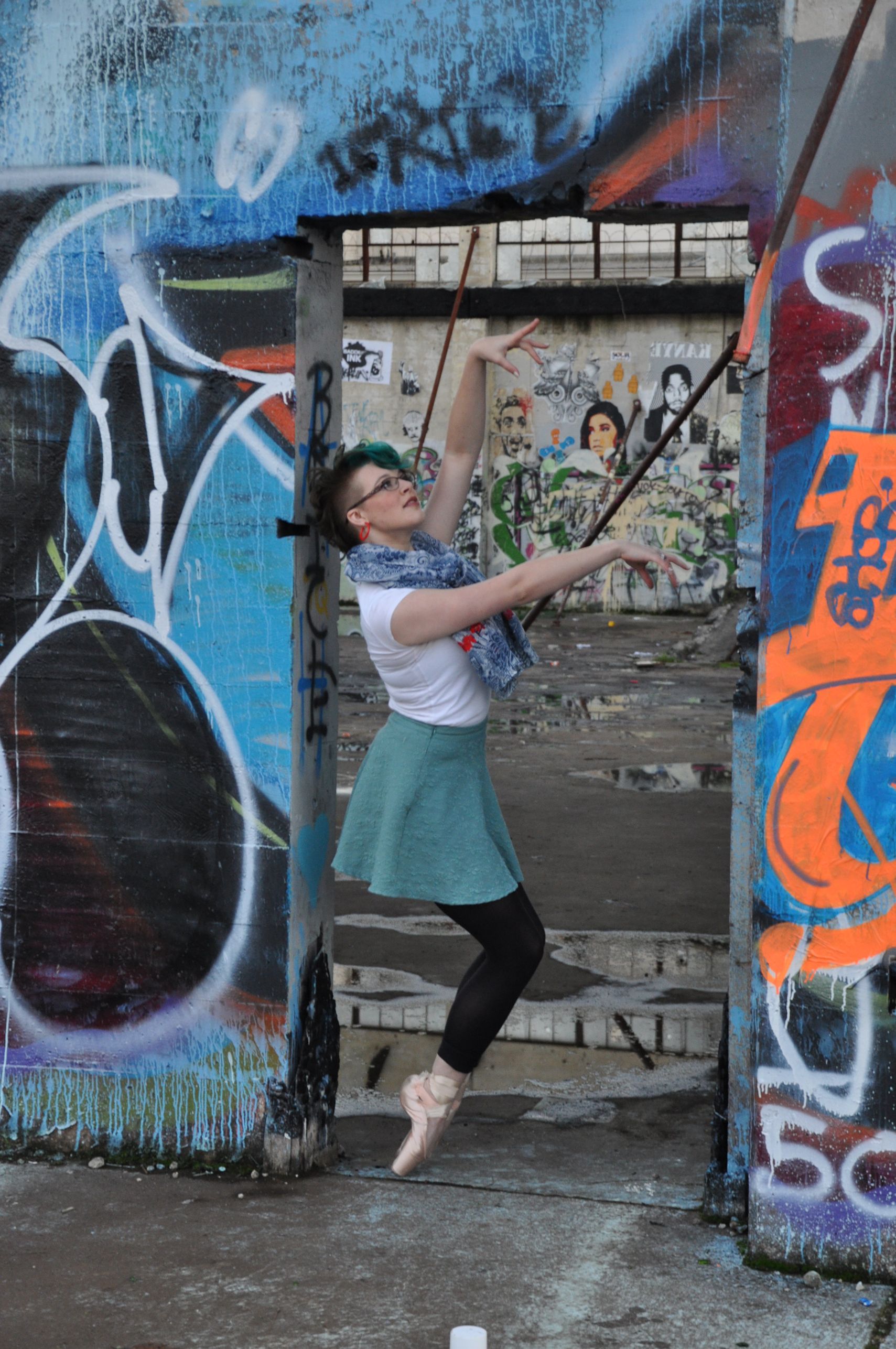 T brought pointe shoes to make some shot more dynamic!