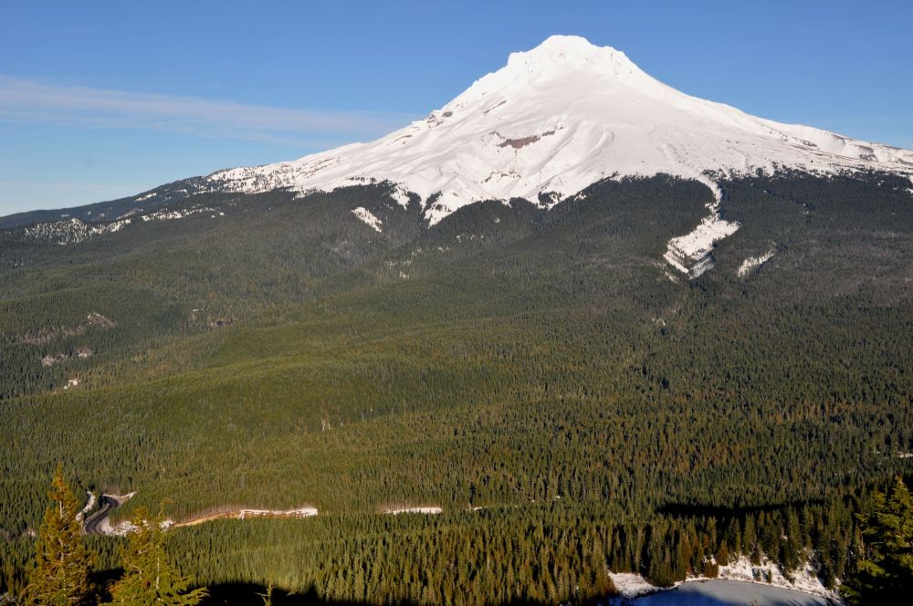I had not hiked far. In the bottom left, you can see the curve of the highway. That spot is just a few feet from where I parked the Jeep.