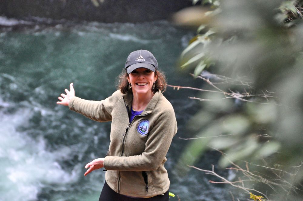 Look at the falls! Are you looking? (My view from where I'm standing is the one at the top of this post - jaw-droppingly gorgeous.)
