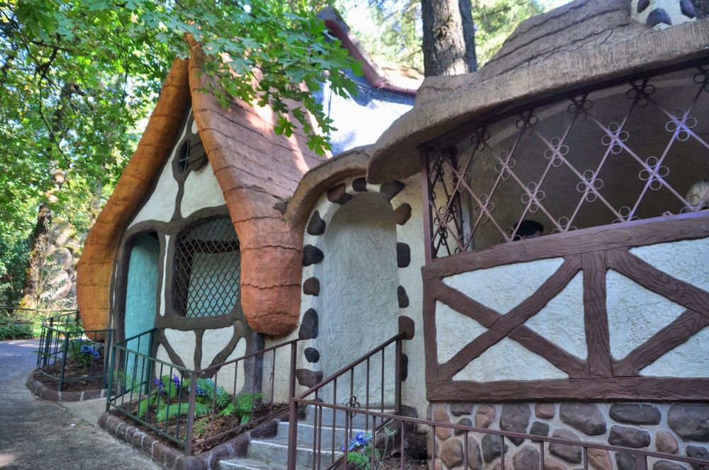 These inviting structures hold picnic tables, where people can eat the food they brought in, or buy from the vendors.