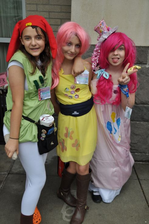 These girls exemplify Kumoricon for me and I just love this photo. Pink hair, attitude, and most of all: FUN!