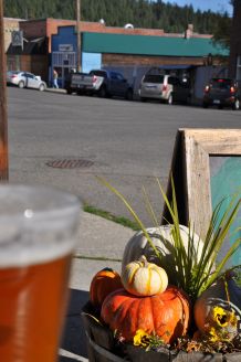 I ate at the Roslyn Cafe, with a view of Fleishmann's office.