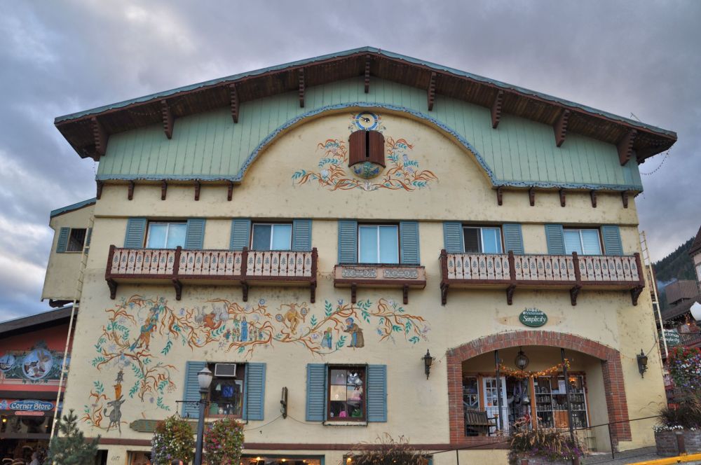 Murals can be found on 80% of the buildings. Not exaggerating.