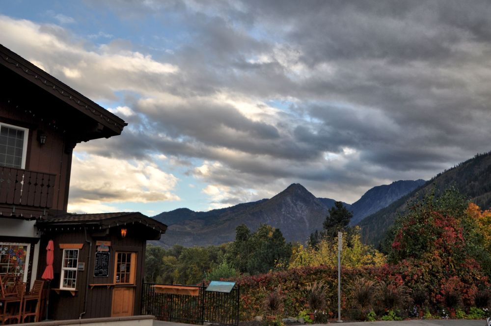 Nearly every view today was filled with oranges and reds and mountains.
