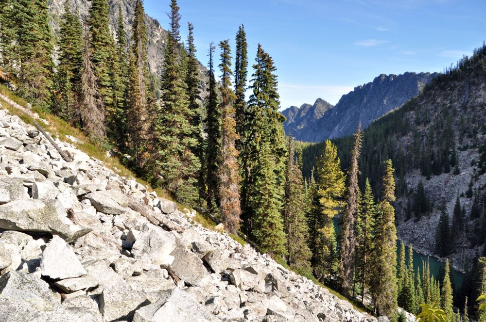I took this picture for you: so you could see how steep the climb is between Nada Lake and the Snow Lakes.