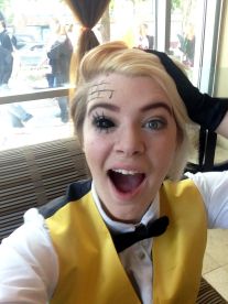 Tara in a cosplay from the show Gravity Falls