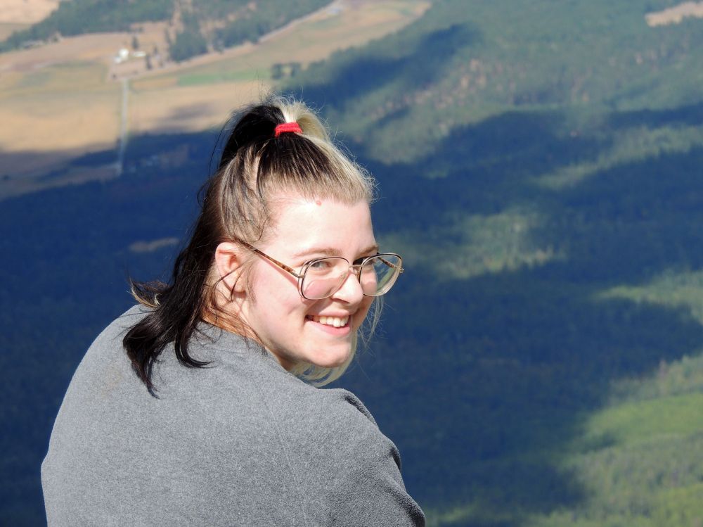 Tara is still sporting the Cruella de Vil hair, and a lovely smile.